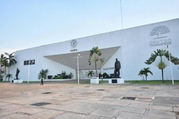 Centro: Todo para el régimen / De Primera Mano