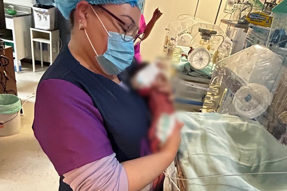 Atención especializada permite sobrevivencia de gemelos prematuros en Hospital del IMSS