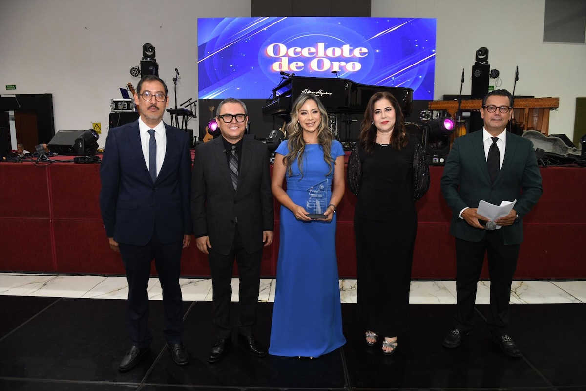 Celebra UNACH con gran éxito la Cena Gala Alumni 2025