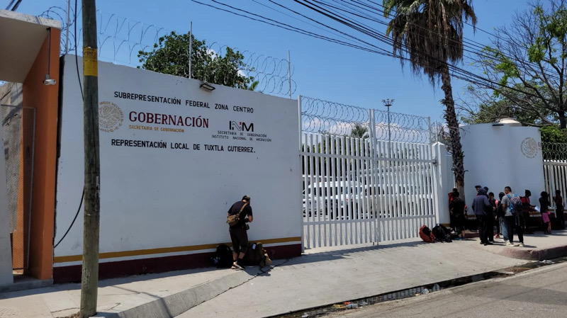 Redada en bar deja a varias personas migrantes bajo custodia del INM