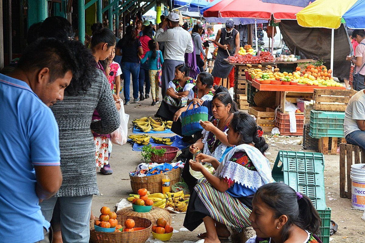 Denuncian locatarios del CNI y EZLN amenazas en mercado de Ocosingo