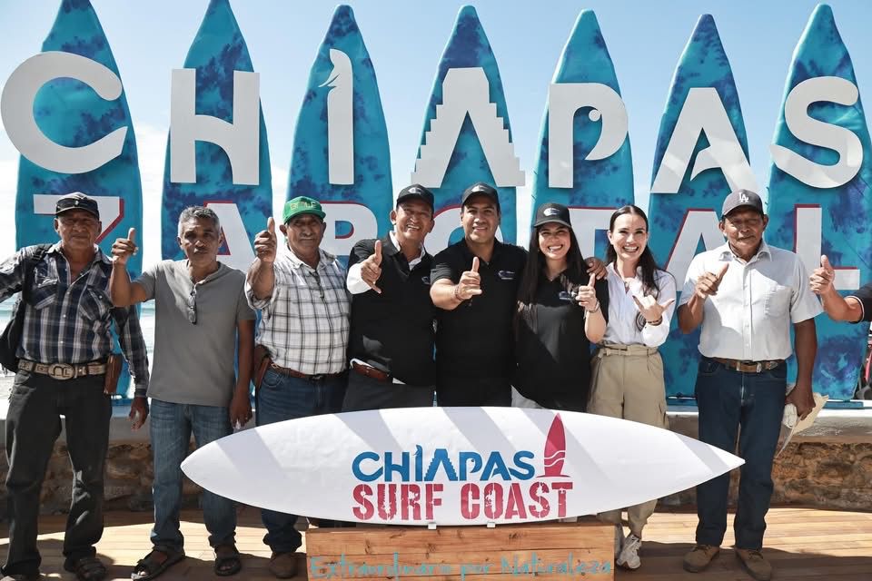 Eduardo Ramírez inaugura el Primer Torneo Internacional de Surf 2025 en Pijijiapan