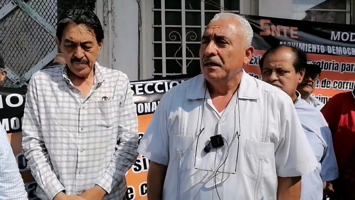 Pensionados de la Sección 40 realizan toma simbólica para exigir renovación sindical