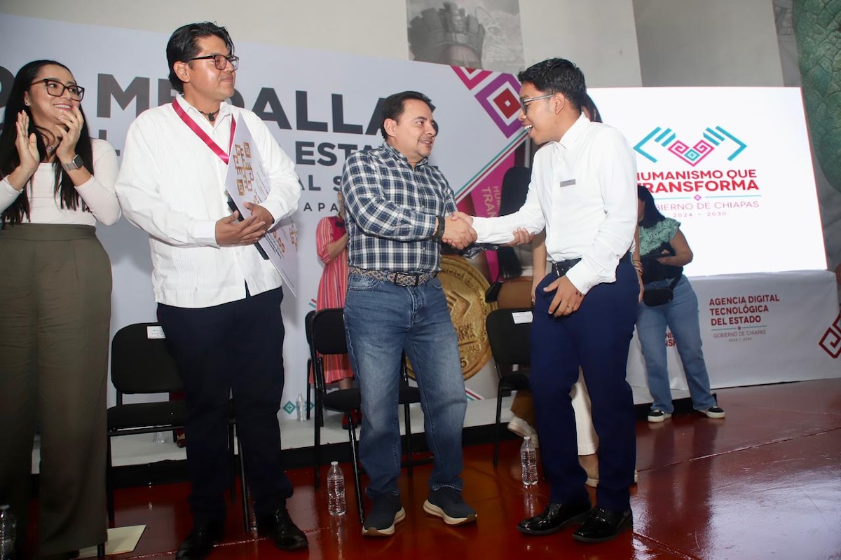 Juan Carlos Moreno Guillén asiste a la entrega del Mérito Estatal de Investigación