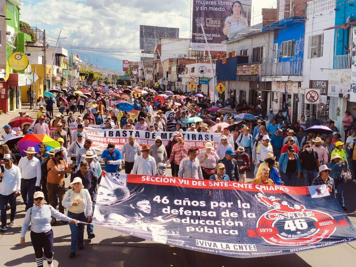Magisterio chiapaneco toma las calles de Tuxtla para exigir diálogo