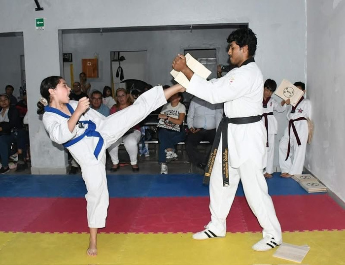 Atletas de Lobos de Chiapas inician el año con nueva cinta