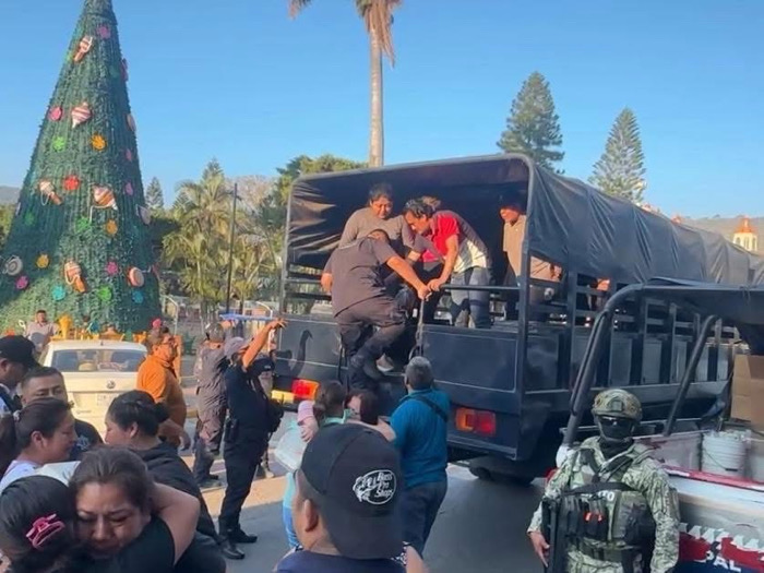 Tras operativos de revisión, autoridades liberan a decenas de policías municipales