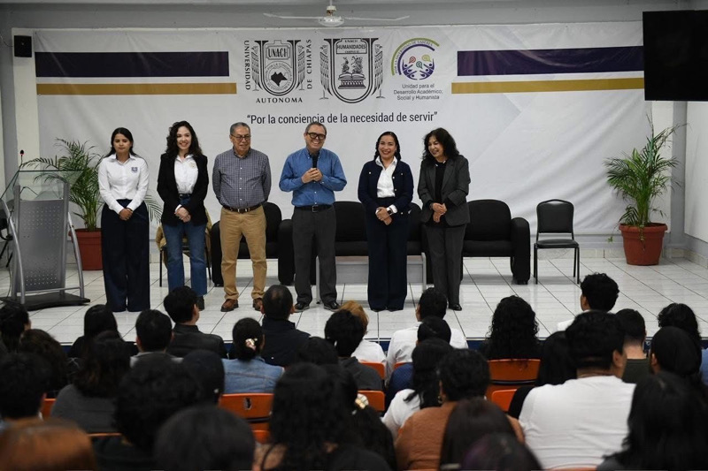 Recorre el rector de la UNACH Oswaldo Chacón Rojas distintas unidades académicas
