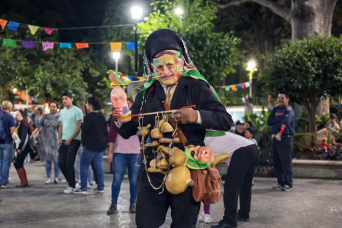 Danzantes del Carnaval Tancoy invitan a vivir su tradición desde el Parque de la Marimba