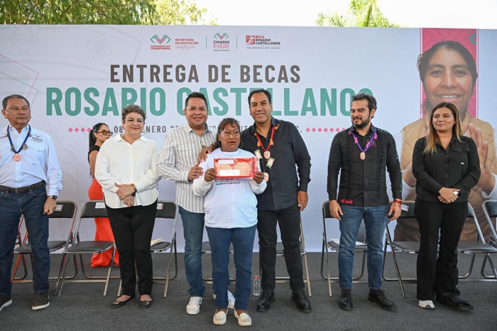 En Ocozocoautla, Eduardo Ramírez refrenda su compromiso con la educación y la alfabetización