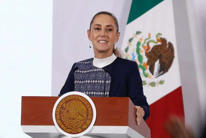 Abre Sheinbaum Palacio Nacional a economistas