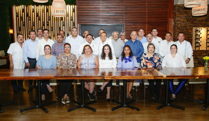 Juan Carlos Moreno Guillén dialoga con notarias y notarios del Soconusco