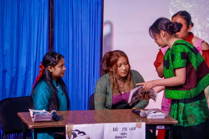 Escena y conciencia: el teatro abre diálogo sobre los derechos de las mujeres en Chiapas