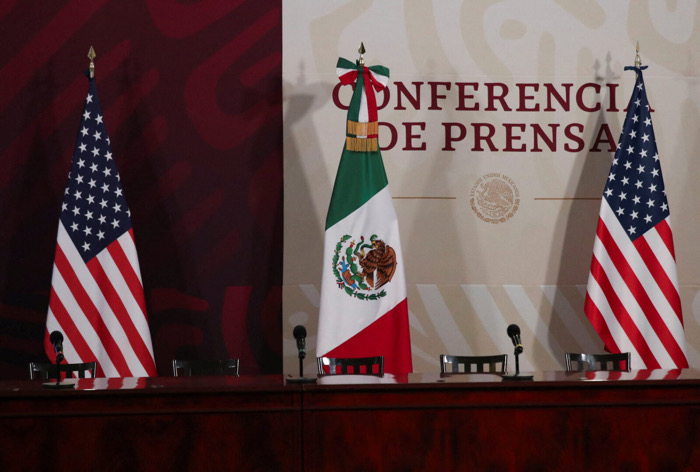 Trapitos calientes / La Feria