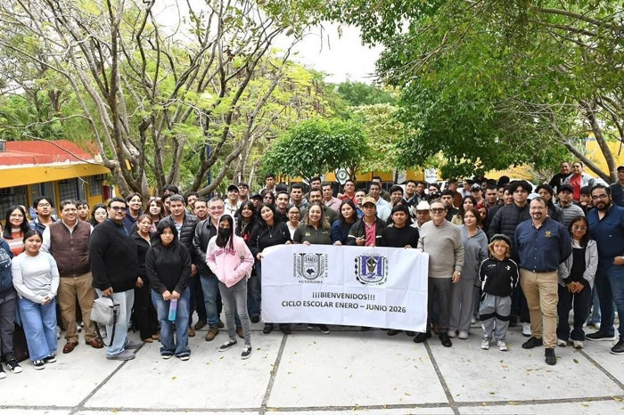 Se reúne el rector de la UNACH Oswaldo Chacón Rojas con comunidades de las Facultades de Medicina Humana y Medicina Veterinaria