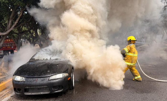 Quema de tiendas, vehículos y suspensión de corridas