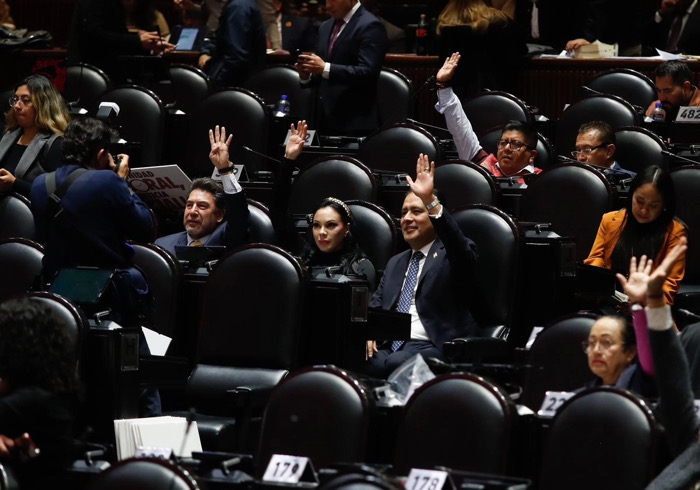Reforma para reducir la jornada laboral alcanza aval constitucional; 17 estados dieron el sí