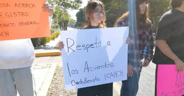 Comunidad del bachillerato ICAHCH denuncia despidos 