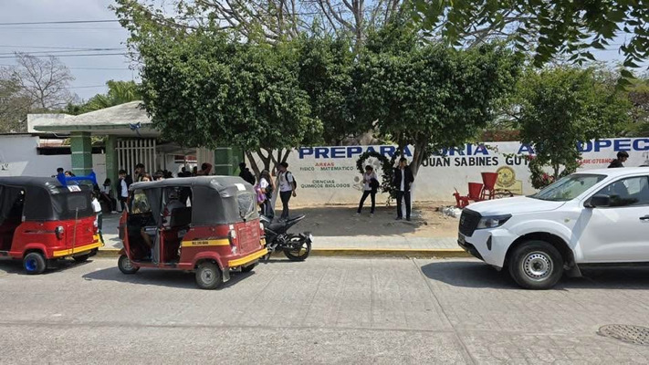 Menor da a luz dentro de preparatoria en Suchiapa; madre e hijo están estables