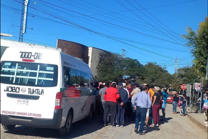 Protestan habitantes de El Jobo por cobro irregular en tarifa del transporte