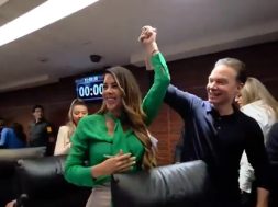 7A9EBC63-F59E-43BD-9ED4-081FF3752BCF