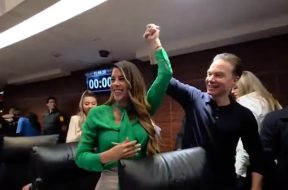 7A9EBC63-F59E-43BD-9ED4-081FF3752BCF