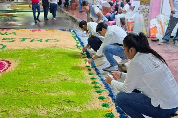 Tapetes multicolores de Tuxtla Chico: tradición viva que resiste la lluvia y honra a la Virgen de la Candelaria