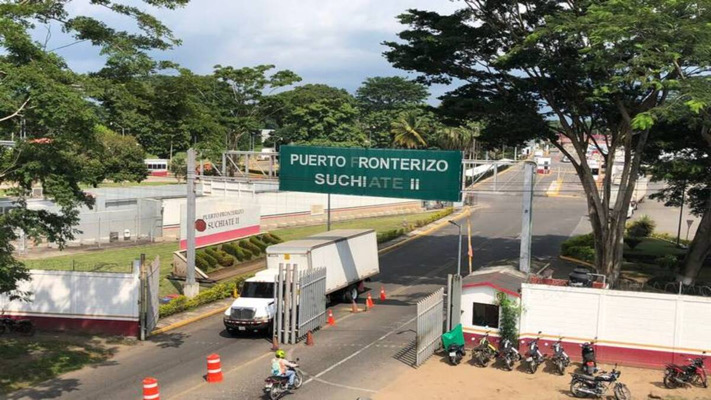 Restricciones aduanales frenan ingreso de autobuses guatemaltecos a Tapachula
