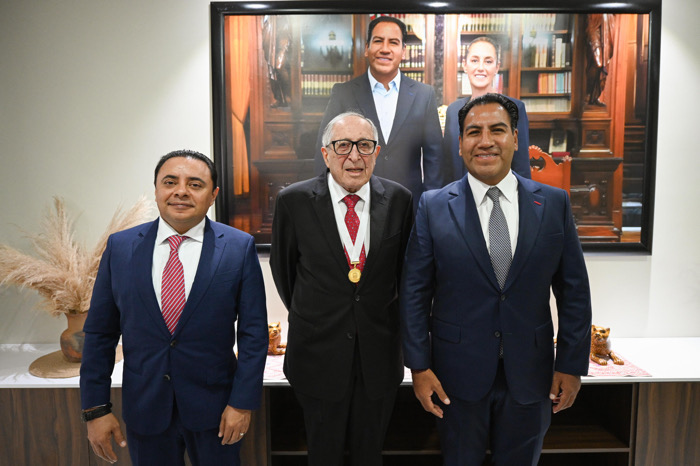 Reconocimiento a la excelencia y vocación de servicio