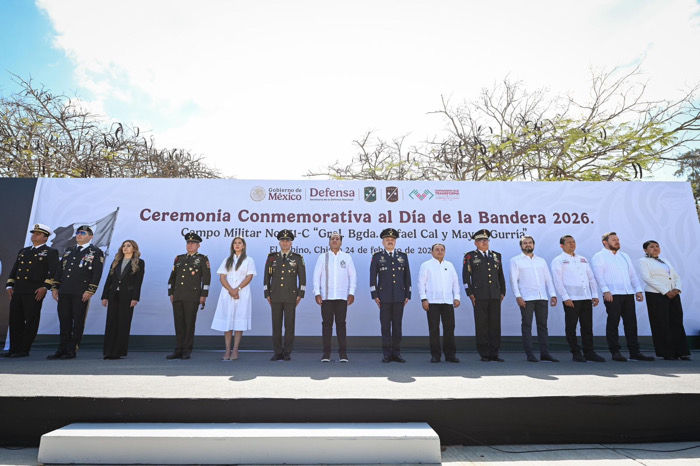 Eduardo Ramírez asiste a conmemoración del Día de la Bandera