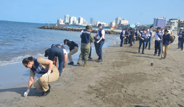 Gobierno atribuye derrame en el Golfo a buque no identificado y a chapopoteras