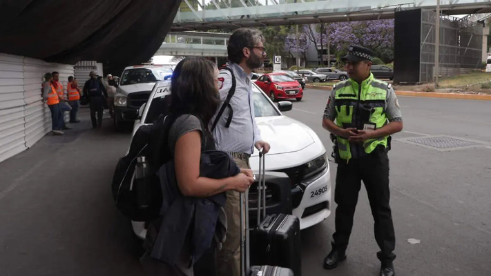 Guardia Nacional despliega operativo en el AICM para restringir servicio de taxis por aplicación