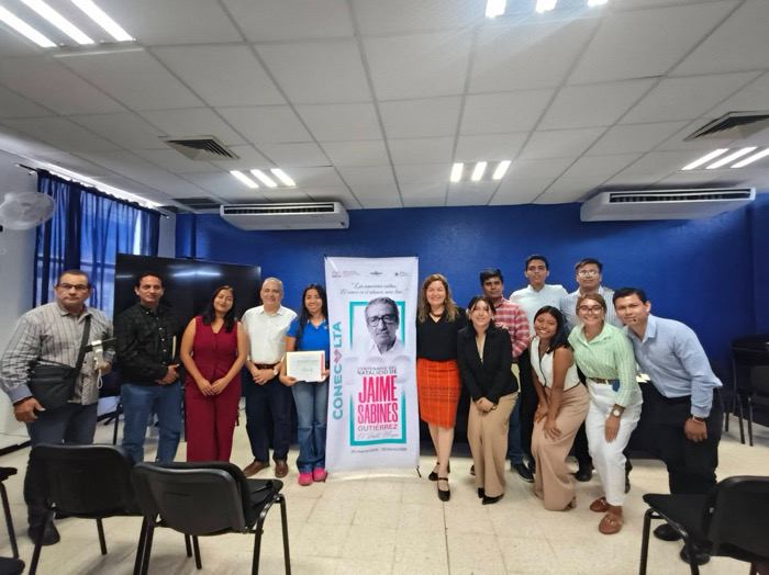 Sabines vive en las aulas: jóvenes de la UNACH reavivan su poesía