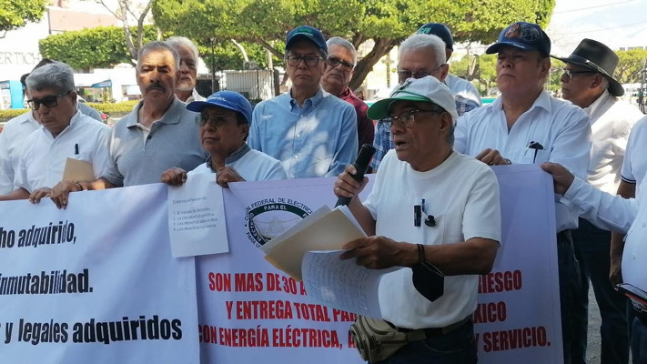 Jubilados de CFE se movilizan ante posible reforma a pensiones