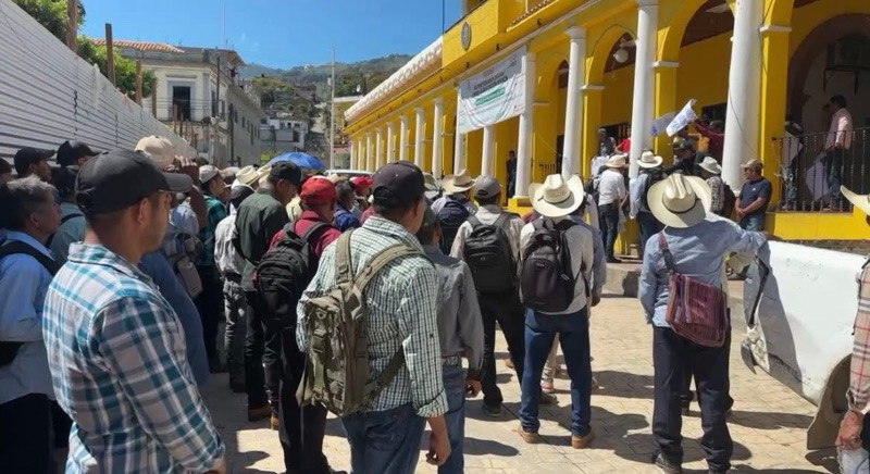 En Simojovel marchan para exigir seguridad tras reportes de disparos en comunidad