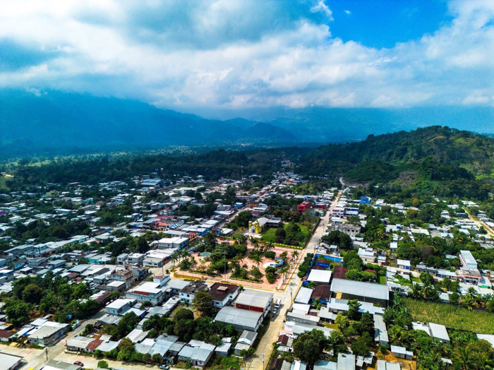 Reportan detonaciones y narcomantas en Tila; pobladores advierten nuevos cobros