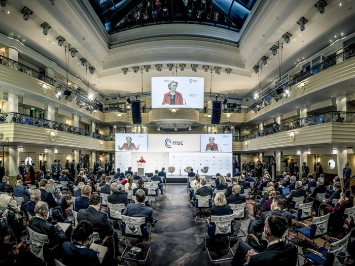 Pensamiento y gobierno de EEUU: Retroceso histórico racional que pone en riesgo la paz y el orden del mundo / Pensamiento y Visión