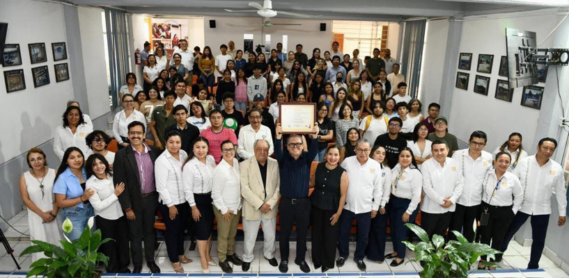 Entregan segunda acreditación nacional a la Licenciatura en Filosofía que se imparte en la UNACH