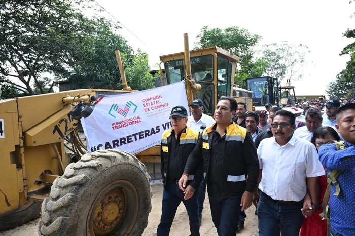 Eduardo Ramírez fortalece infraestructura de caminos en Maravilla Tenejapa