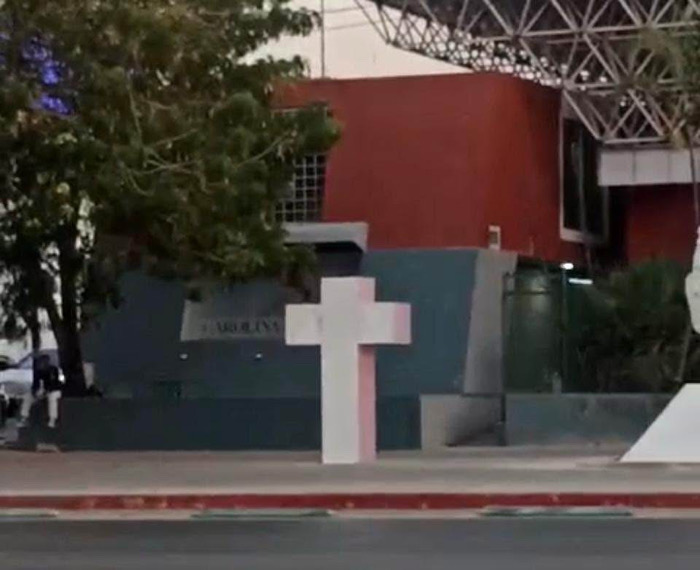 Madre de víctima de feminicidio condena retiro de nombres en cruz memorial