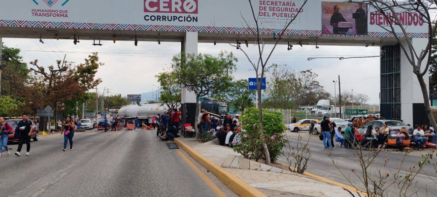 CNTE bloquea accesos a Tuxtla en segundo día de paro y advierte posible escalada