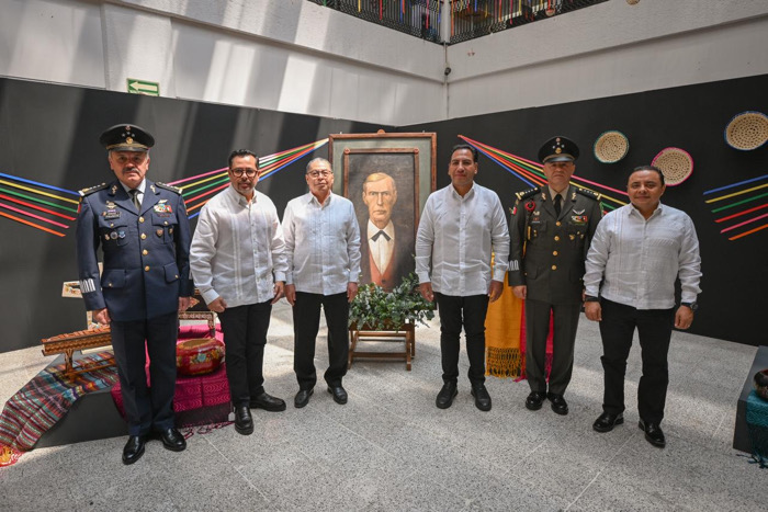 Juan Carlos Moreno Guillén celebra reconocimiento al mérito académico chiapaneco