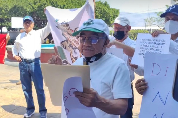 Jubilados de la CFE protestan nuevamente por reforma a pensiones y falta de diálogo
