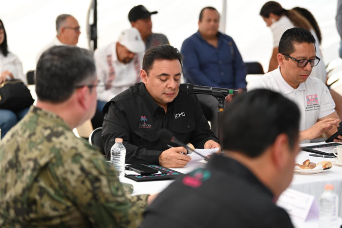 Juan Carlos Moreno Guillén celebra acciones de seguridad y bienestar en el municipio de Arriaga