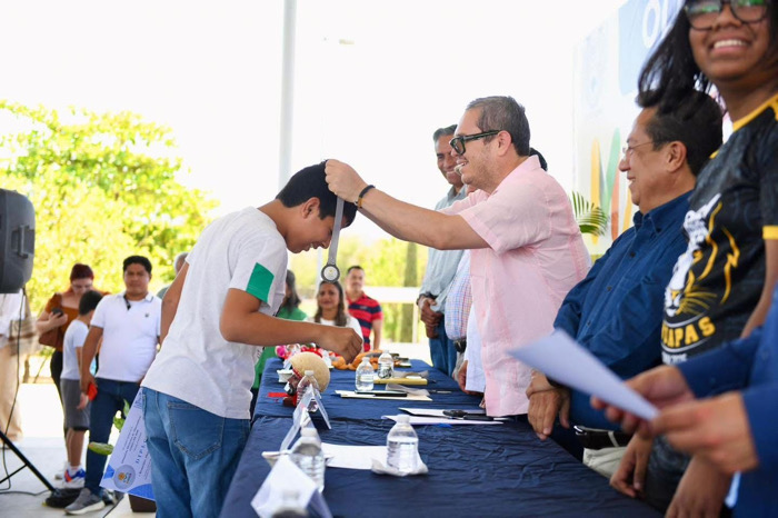 Premian en la UNACH a los ganadores de la Fase Estatal de la Olimpiada Mexicana de Matemáticas