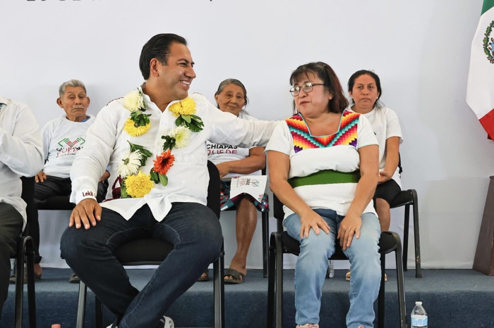 Eduardo Ramírez impulsa alfabetización en Salto de Agua con entrega de kits de Chiapas Puede