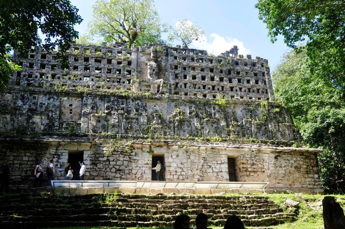 Dioses y leyendas lacandonas / Crónicas de Frontera