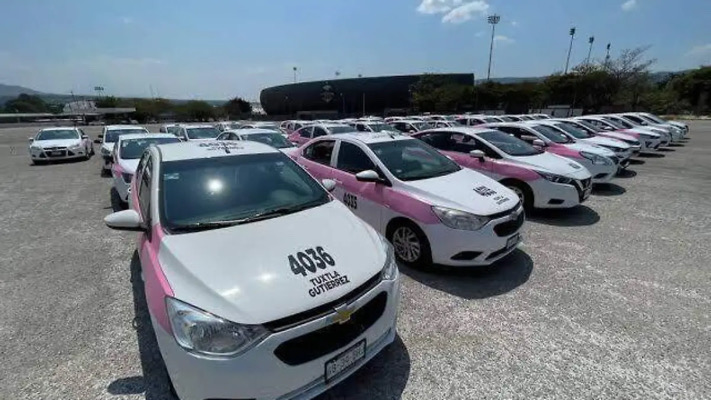 Modifican reglas de Taxi Rosa y permiten conductores hombres en el servicio