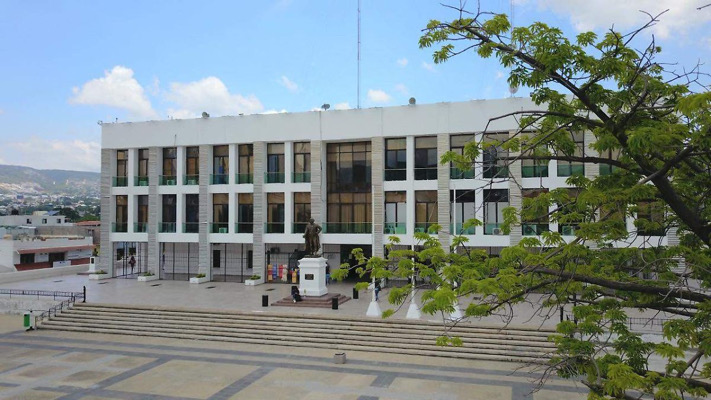 Precandidatos sin permiso, estrategia con dueño / Sumidero