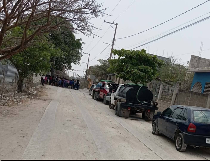 Retienen pipas en Tuxtla por cobros elevados en medio de escasez de agua